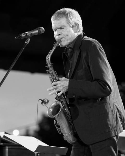 Picture of saxophonist David Sanborn